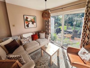 Lounge- click for photo gallery